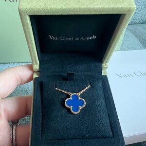 Van Cleef & Arpels Vintage Alhambra pendant 18K yellow gold, Blue Agate